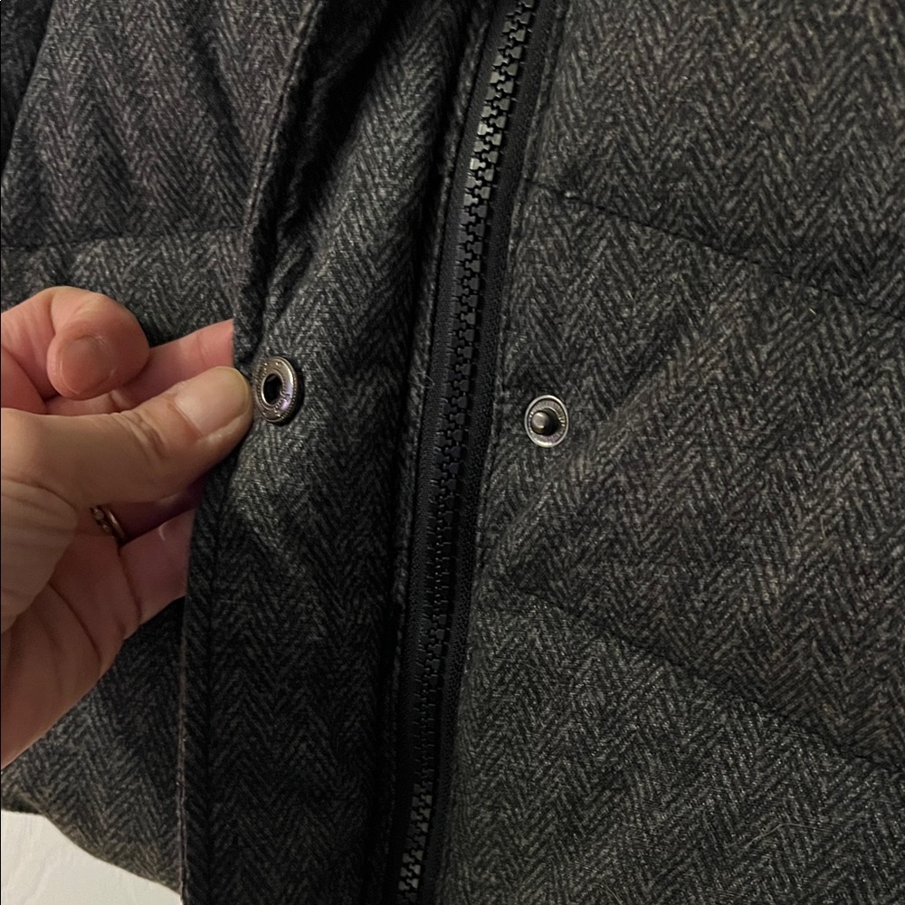 On hold - Roots Gray Down/Feather Puffer Vest - Picture 4 of 8